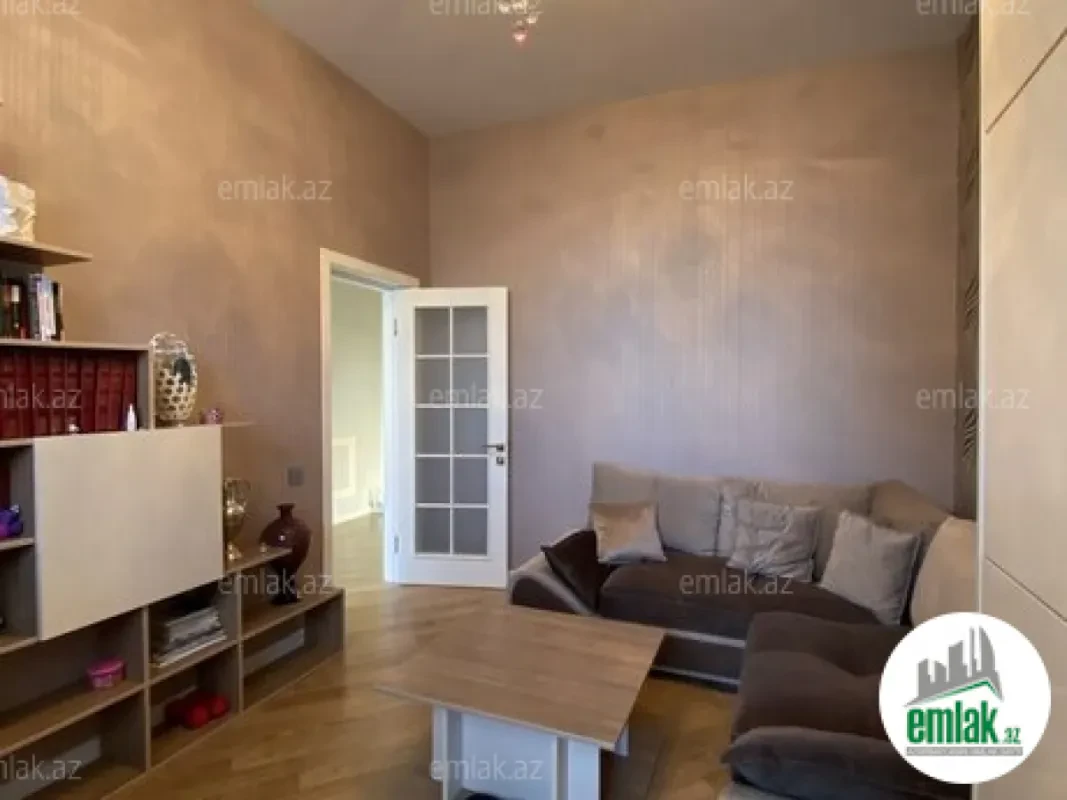 Satılır 7 otaqlı həyət evi 410 m²
