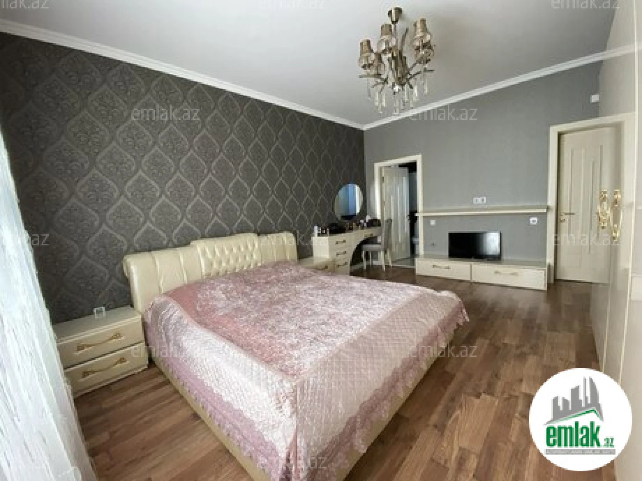 Satılır 7 otaqlı həyət evi 410 m²