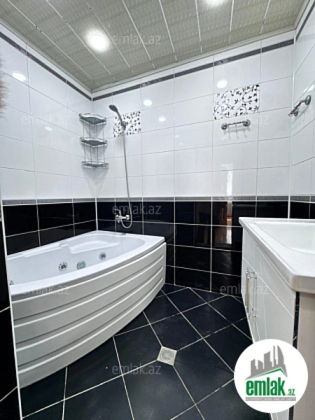 Satılır 3 otaqlı yeni tikili 105 m²