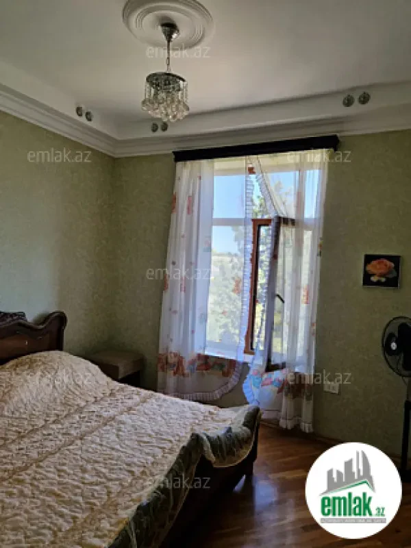 Satılır 4 otaqlı həyət evi 150 m²