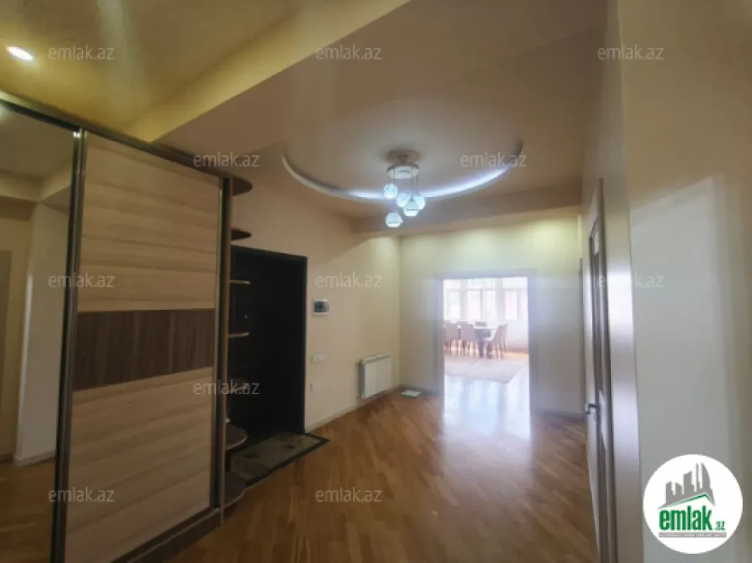 Satılır 3 otaqlı yeni tikili 137 m²
