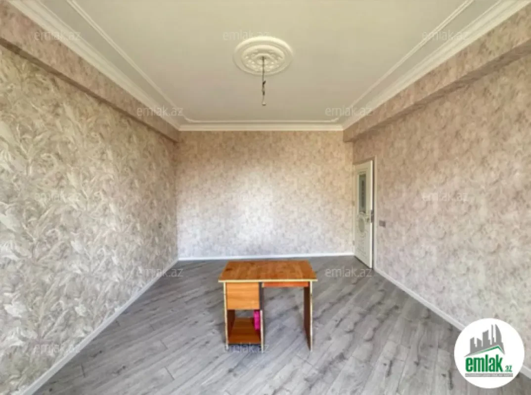 Satılır 9 otaqlı həyət evi 700 m²
