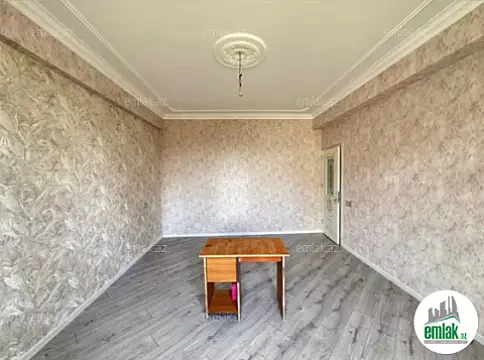 Satılır 9 otaqlı həyət evi 700 m²