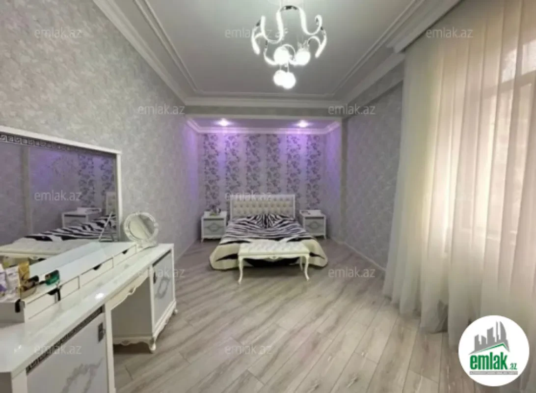 Satılır 9 otaqlı həyət evi 700 m²