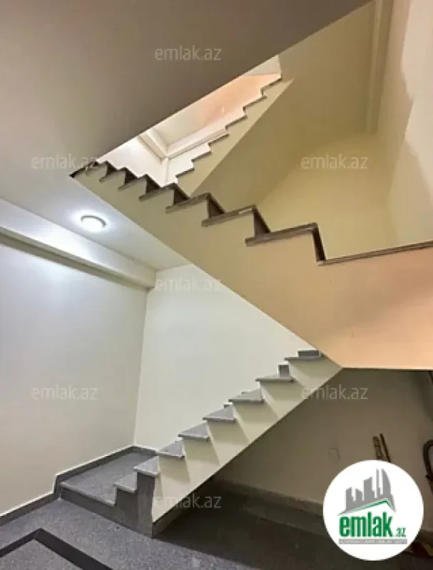 Satılır 9 otaqlı həyət evi 700 m²