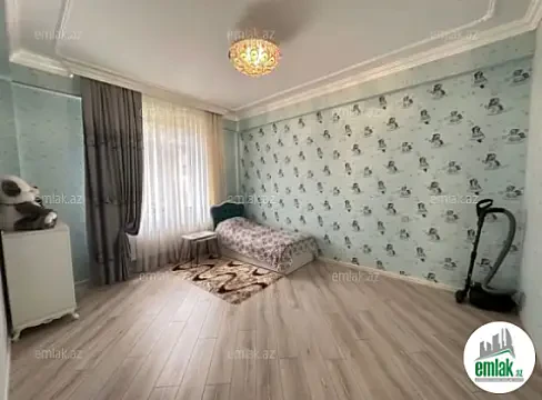 Satılır 9 otaqlı həyət evi 700 m²