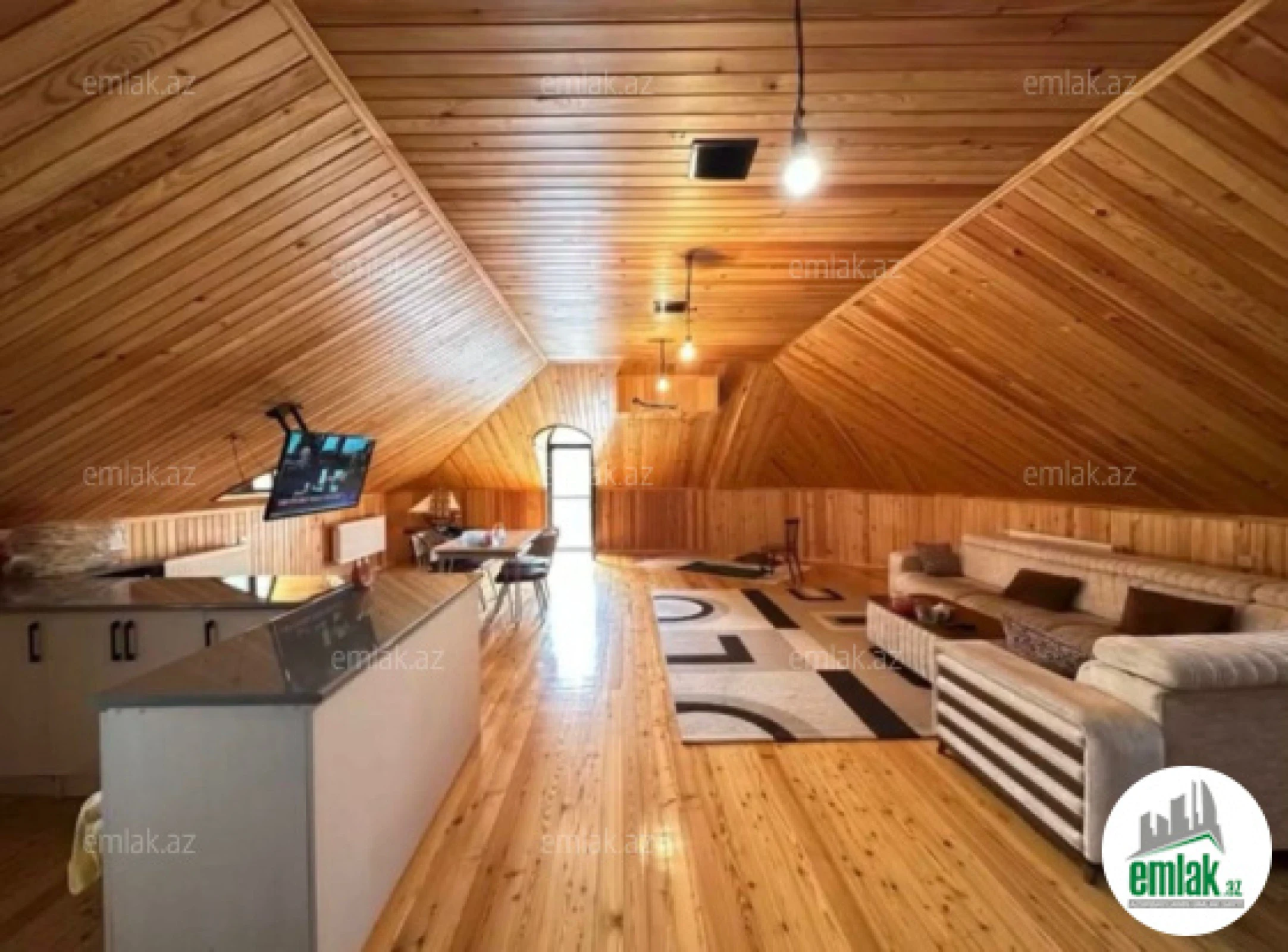 Satılır 9 otaqlı həyət evi 700 m²