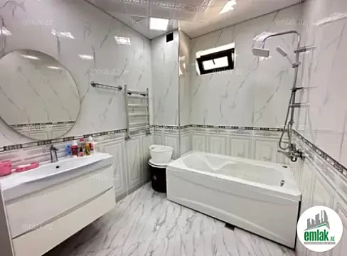 Satılır 9 otaqlı həyət evi 700 m²