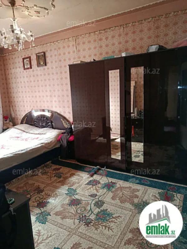 Satılır 4 otaqlı köhnə tikili 110 m²