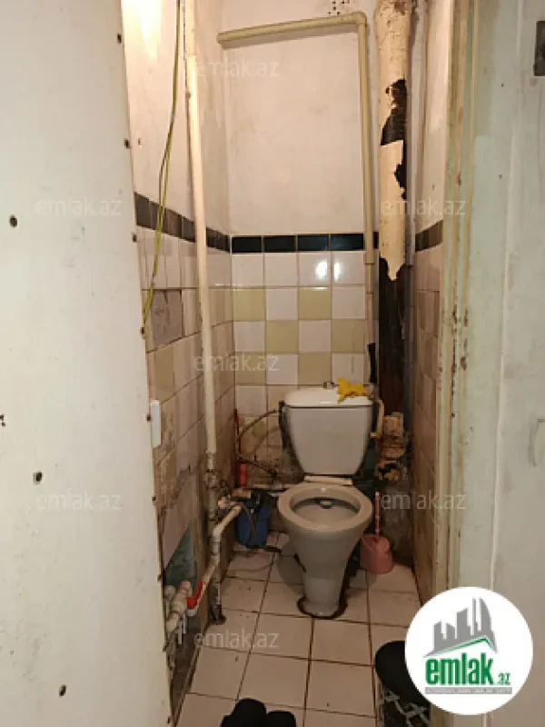 Satılır 4 otaqlı köhnə tikili 110 m²