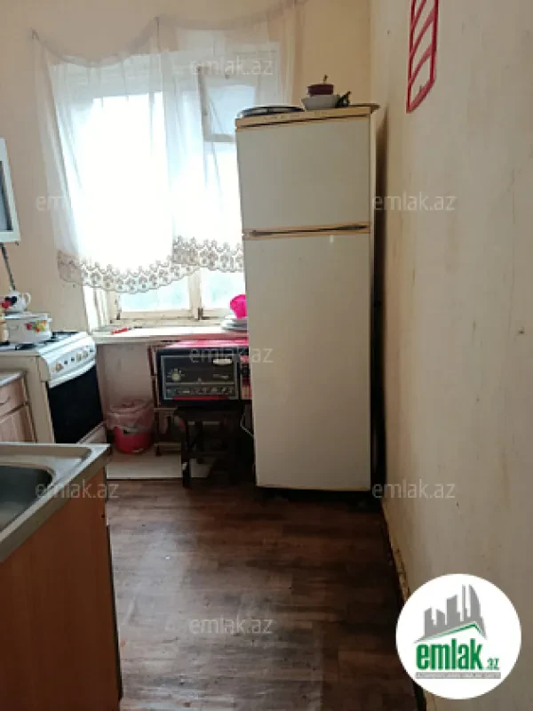 Satılır 4 otaqlı köhnə tikili 110 m²