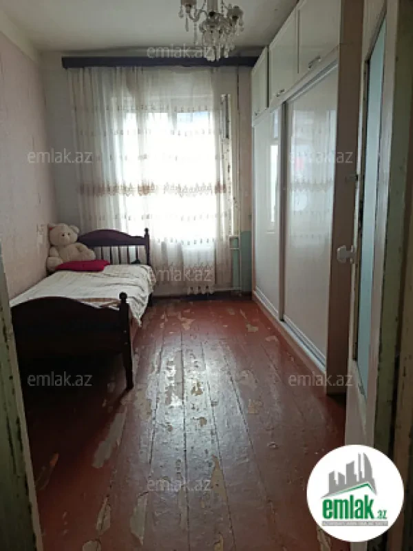 Satılır 4 otaqlı köhnə tikili 110 m²