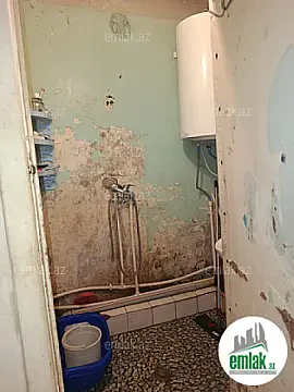 Satılır 4 otaqlı köhnə tikili 110 m²