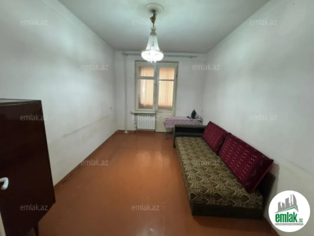 Satılır 4 otaqlı köhnə tikili 120 m²