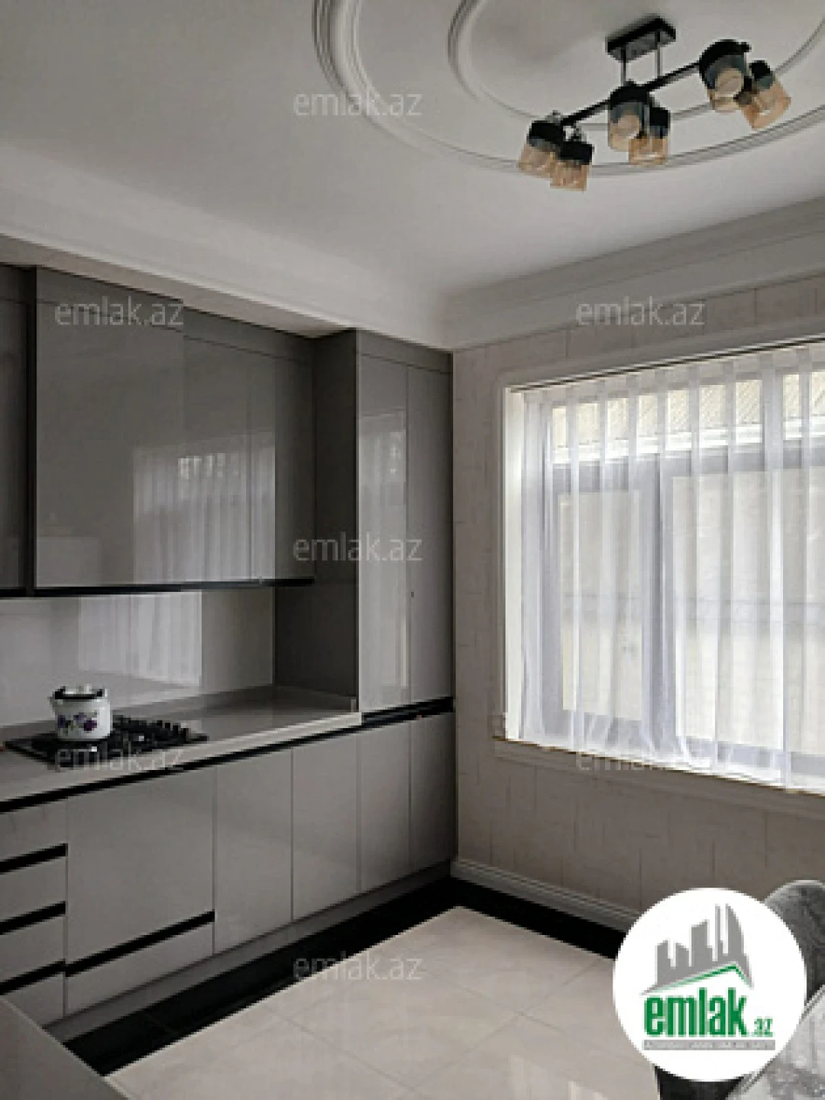 Satılır 4 otaqlı həyət evi 143 m²