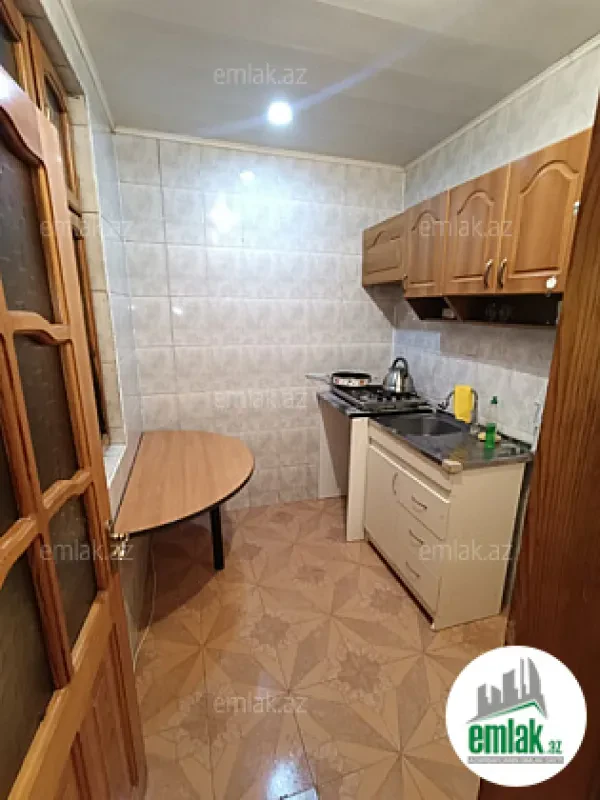 Satılır 3 otaqlı köhnə tikili 70 m²