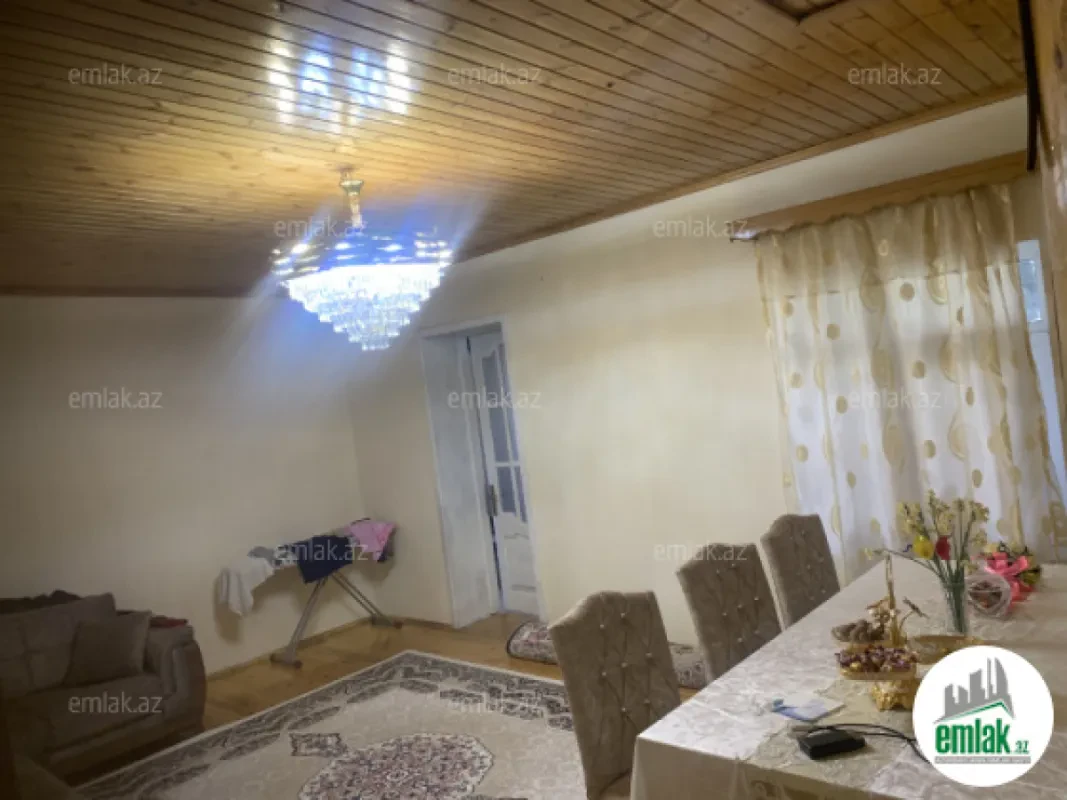 Satılır 4 otaqlı mənzil 110 m²