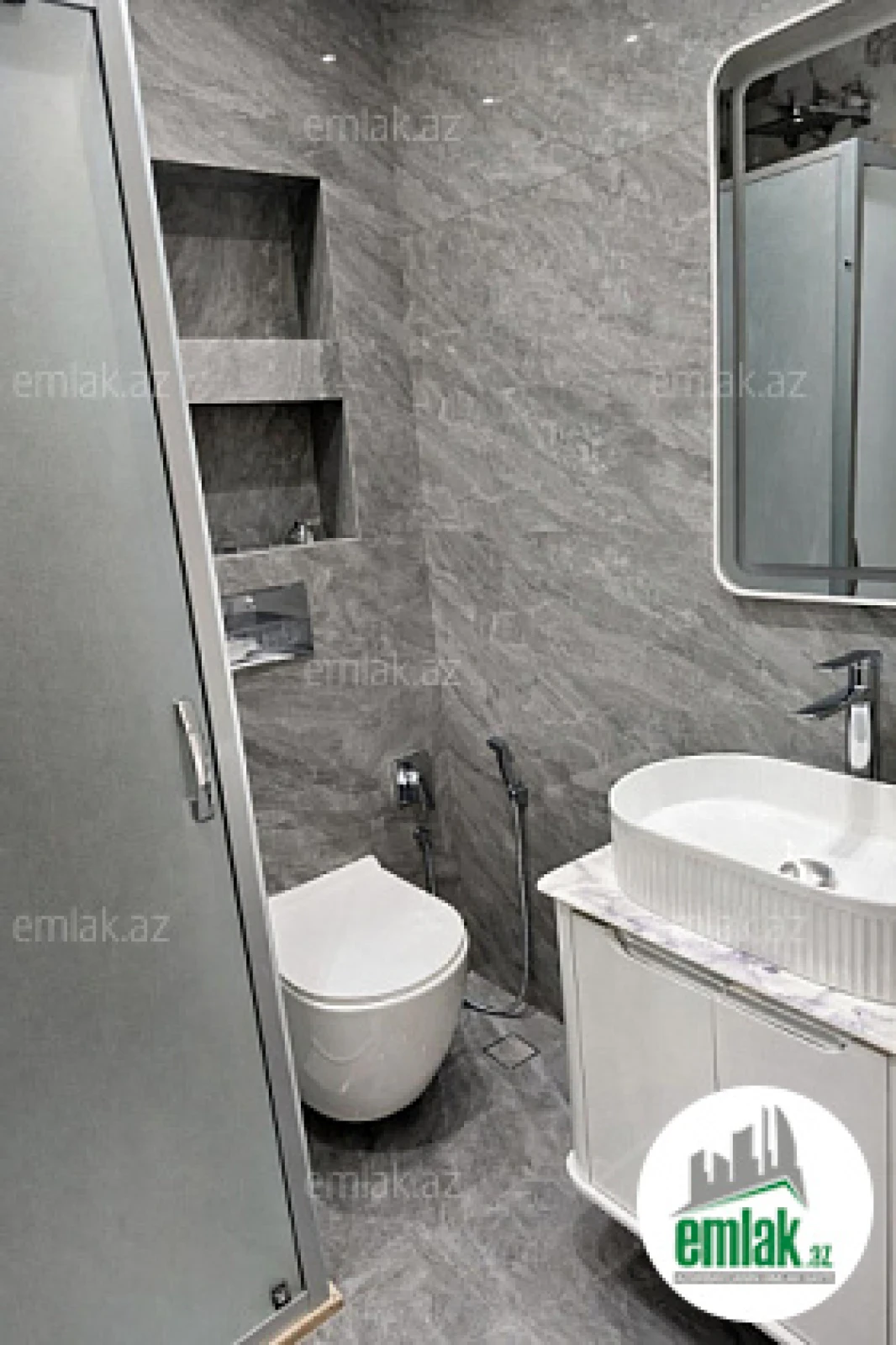 Satılır 2 otaqlı köhnə tikili 70 m²