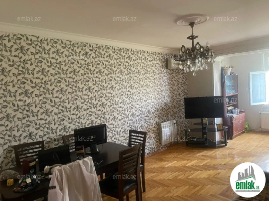 Satılır 3 otaqlı köhnə tikili 75 m²