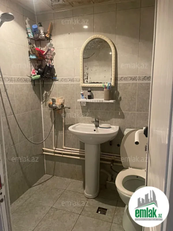 Satılır 3 otaqlı köhnə tikili 75 m²