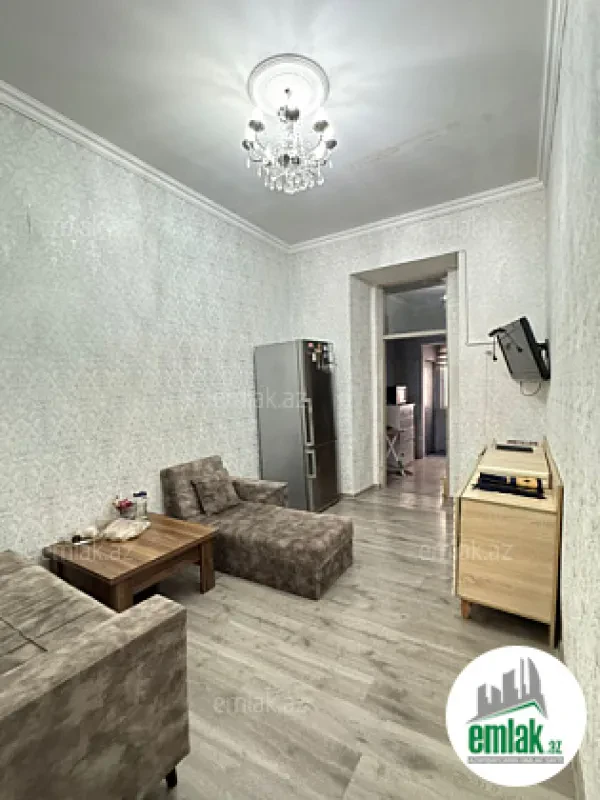 Satılır 2 otaqlı köhnə tikili 60 m²