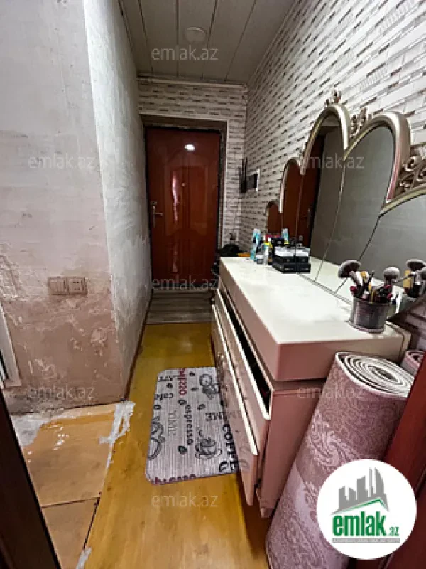 Satılır 1 otaqlı köhnə tikili 32 m²