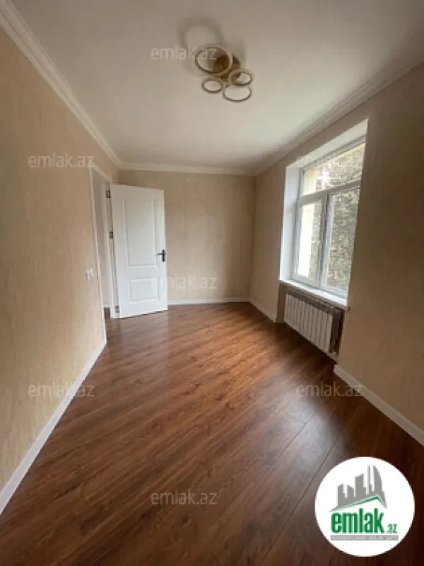 Satılır 2 otaqlı köhnə tikili 50 m²