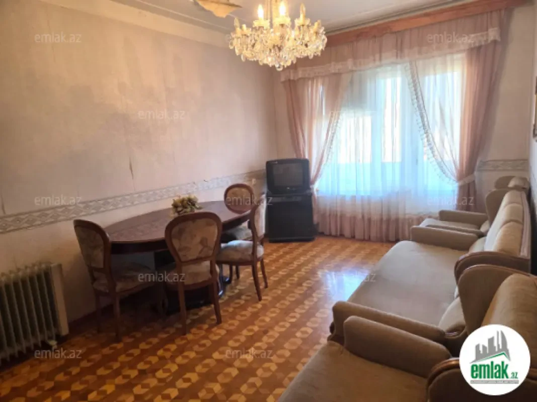 Satılır 4 otaqlı köhnə tikili 110 m²
