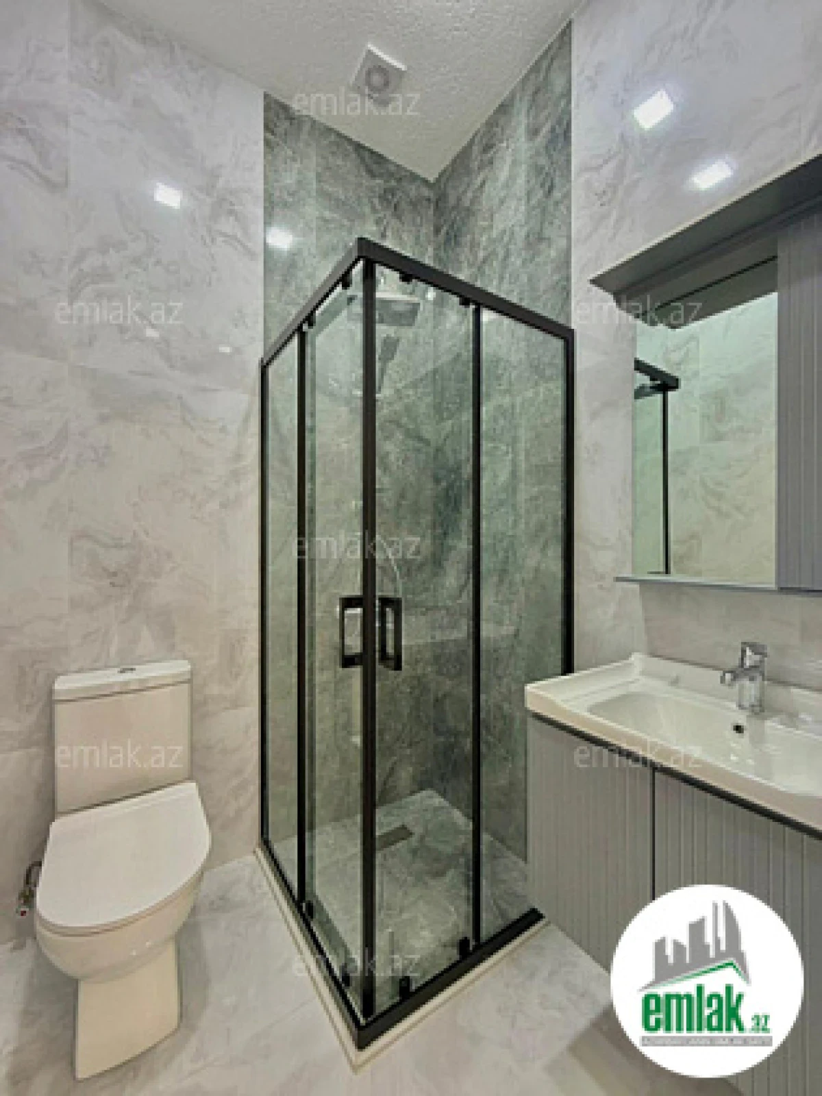 Satılır 4 otaqlı mənzil 130 m²