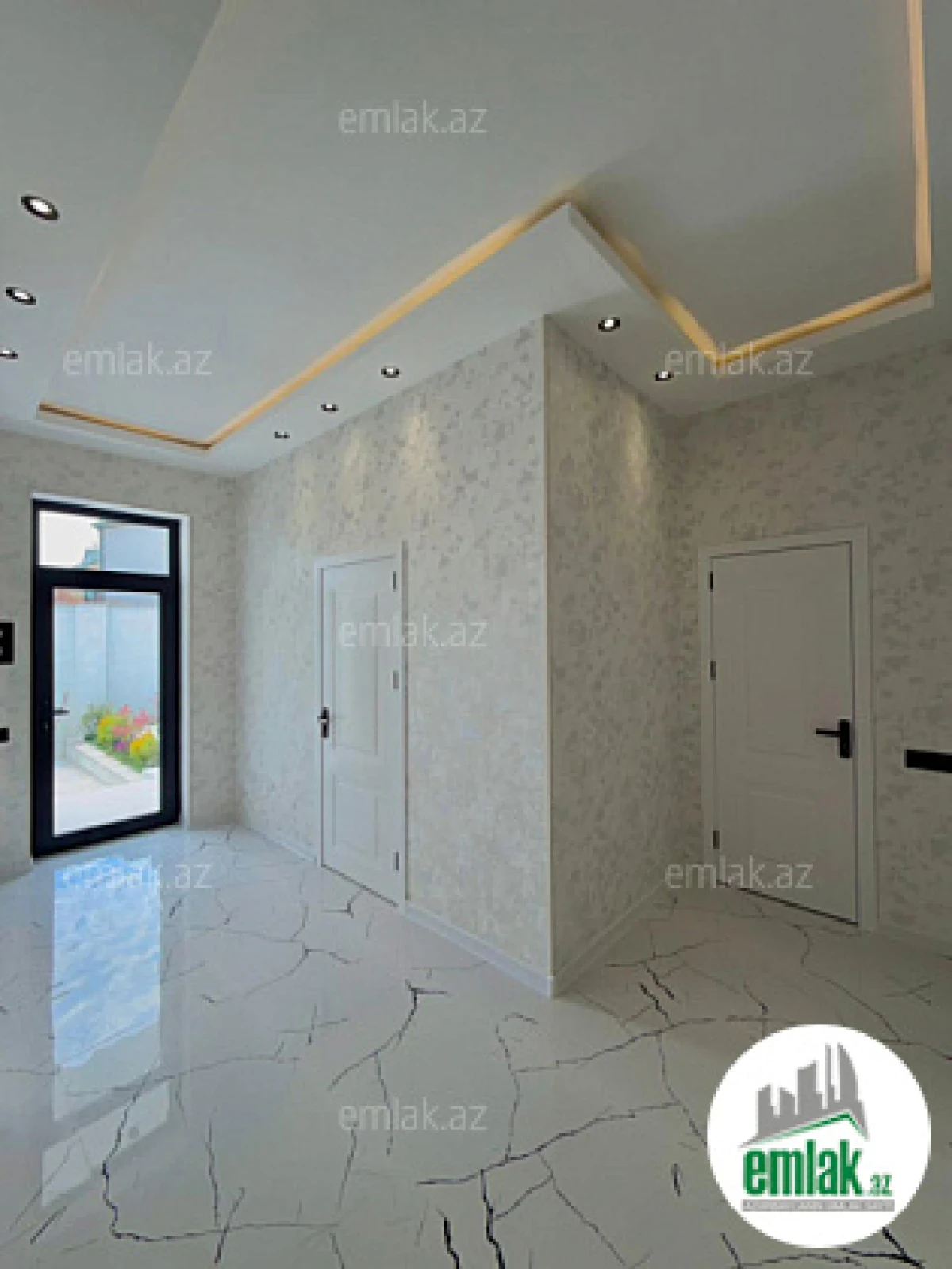 Satılır 4 otaqlı mənzil 130 m²