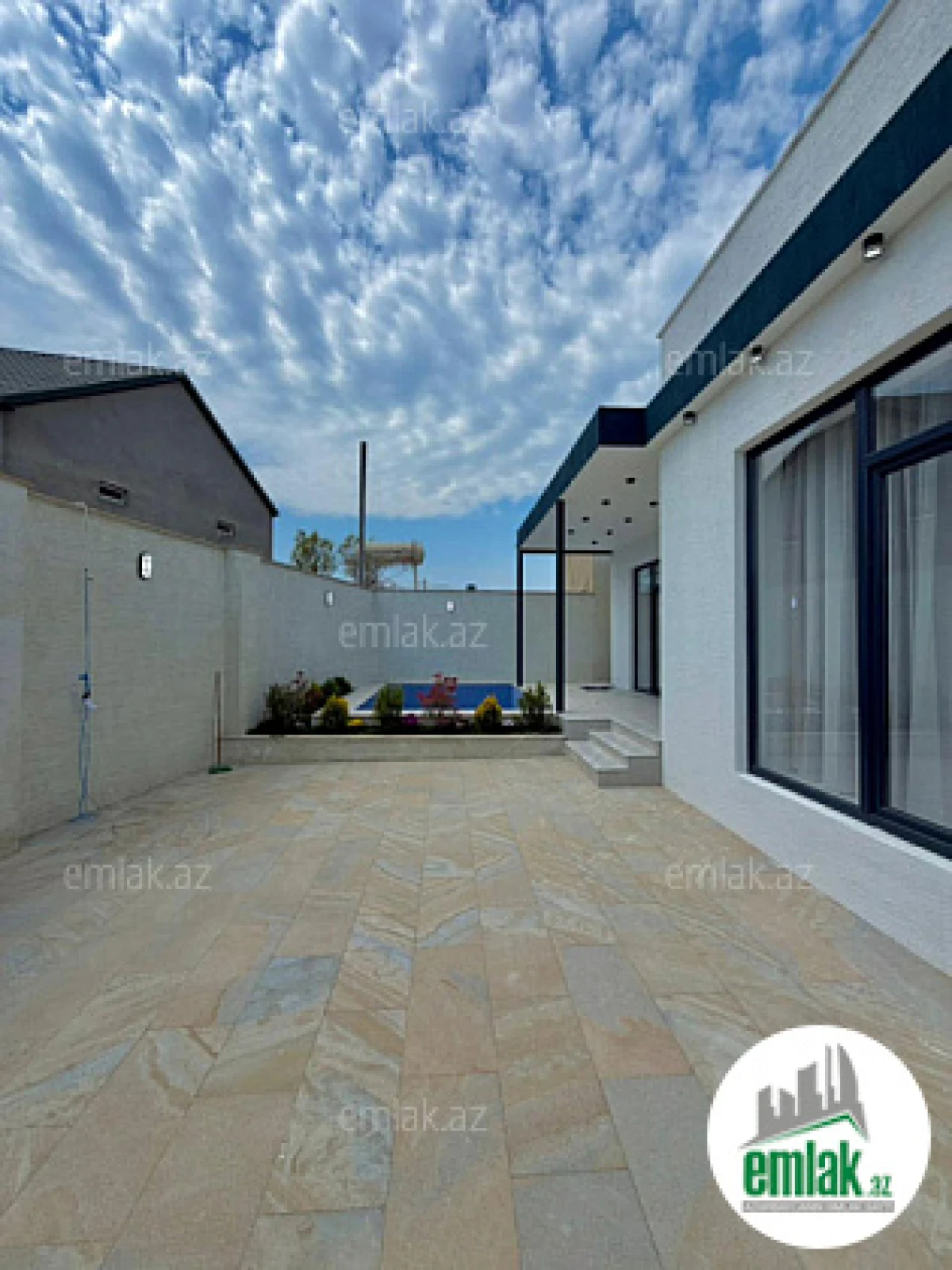 Satılır 4 otaqlı mənzil 130 m²