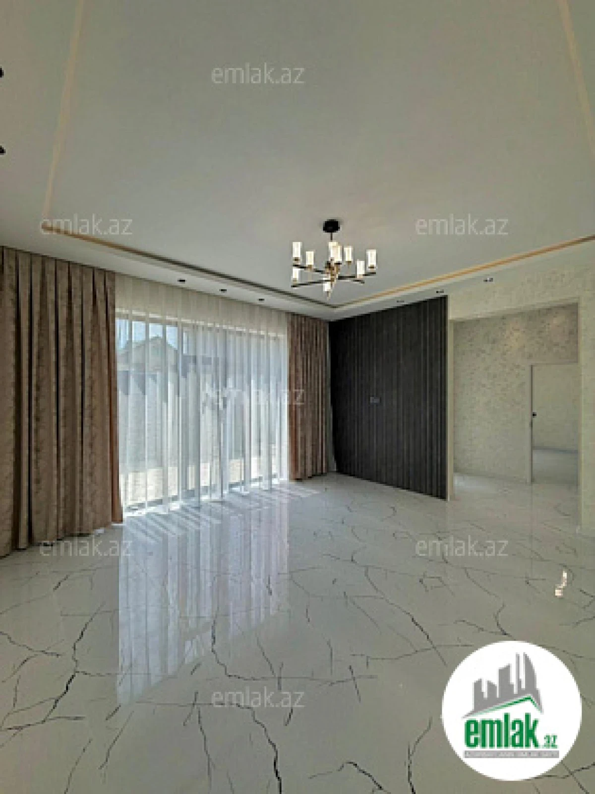 Satılır 4 otaqlı mənzil 130 m²
