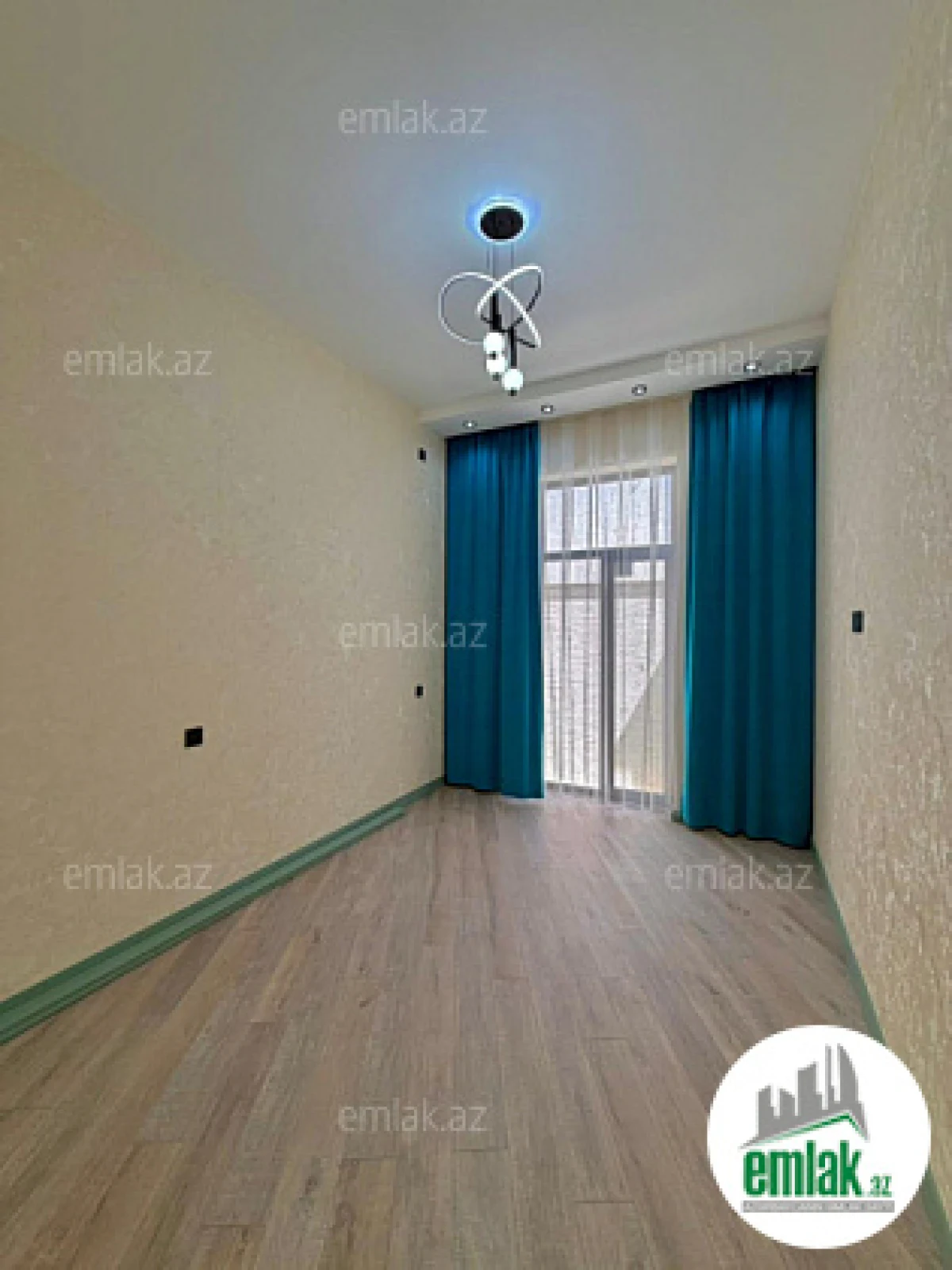 Satılır 4 otaqlı mənzil 150 m²