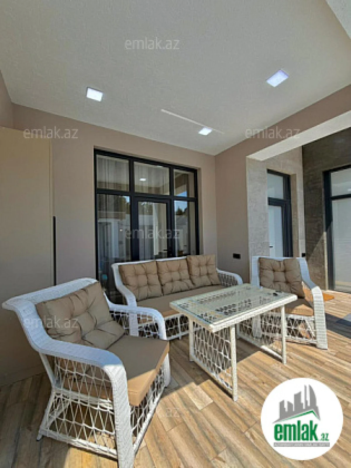 Satılır 4 otaqlı mənzil 150 m²