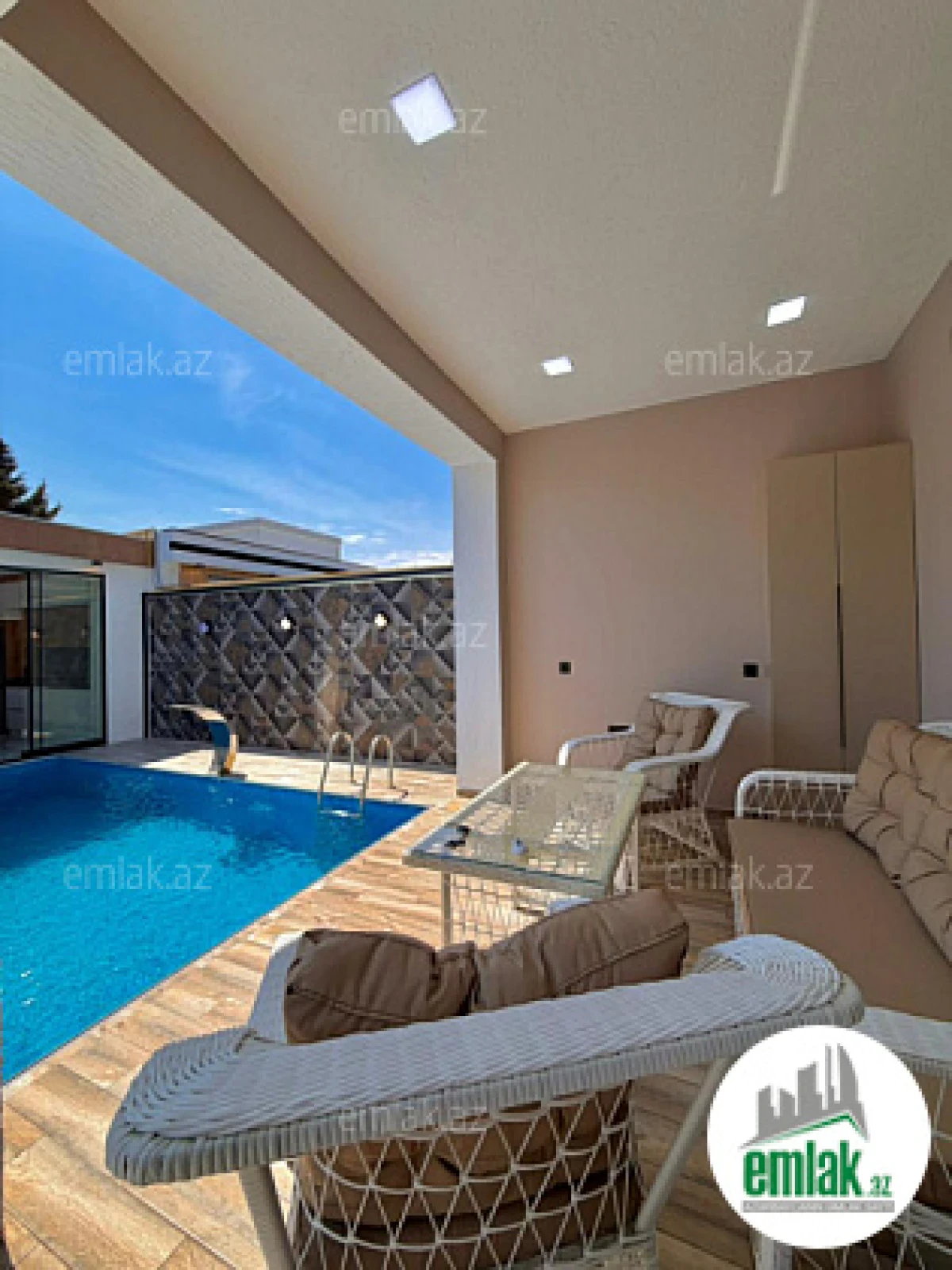 Satılır 4 otaqlı mənzil 150 m²