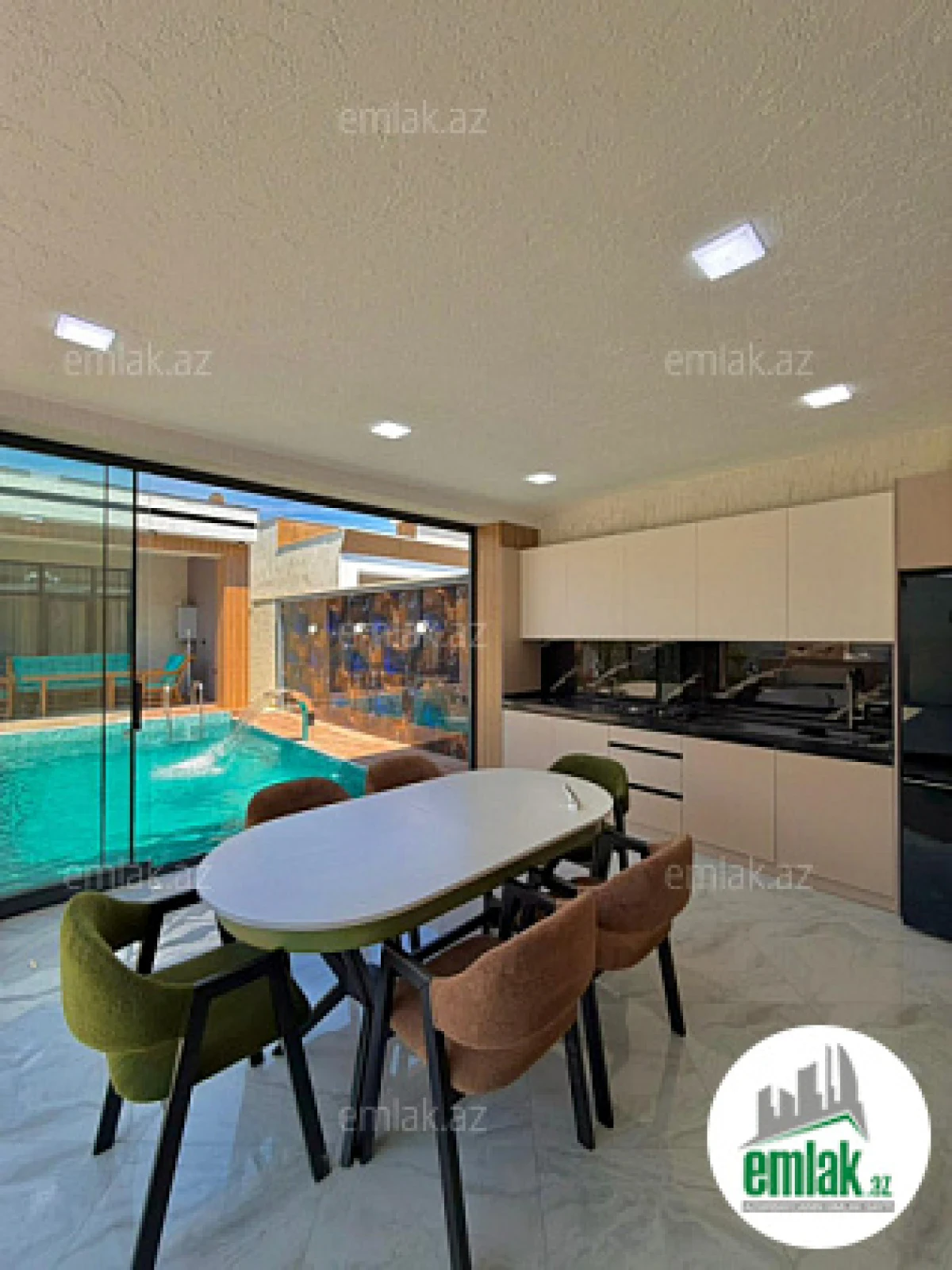 Satılır 4 otaqlı mənzil 175 m²