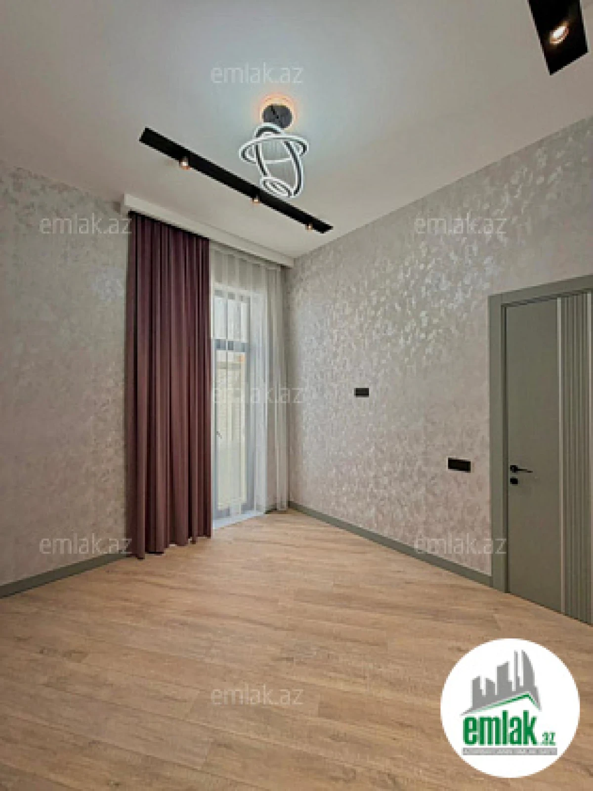 Satılır 4 otaqlı mənzil 175 m²