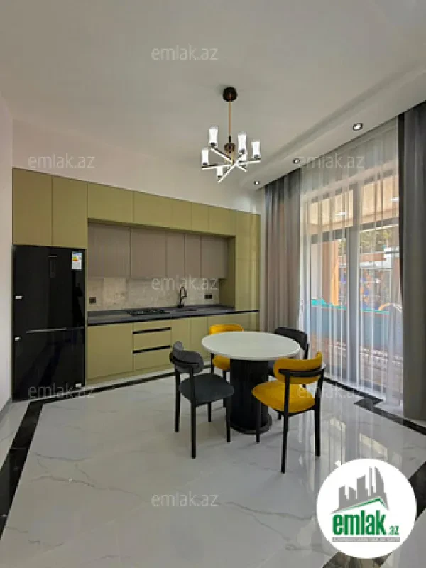 Satılır 4 otaqlı mənzil 175 m²