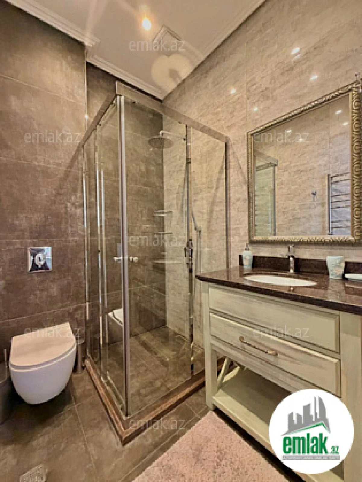 Satılır 5 otaqlı mənzil 420 m²