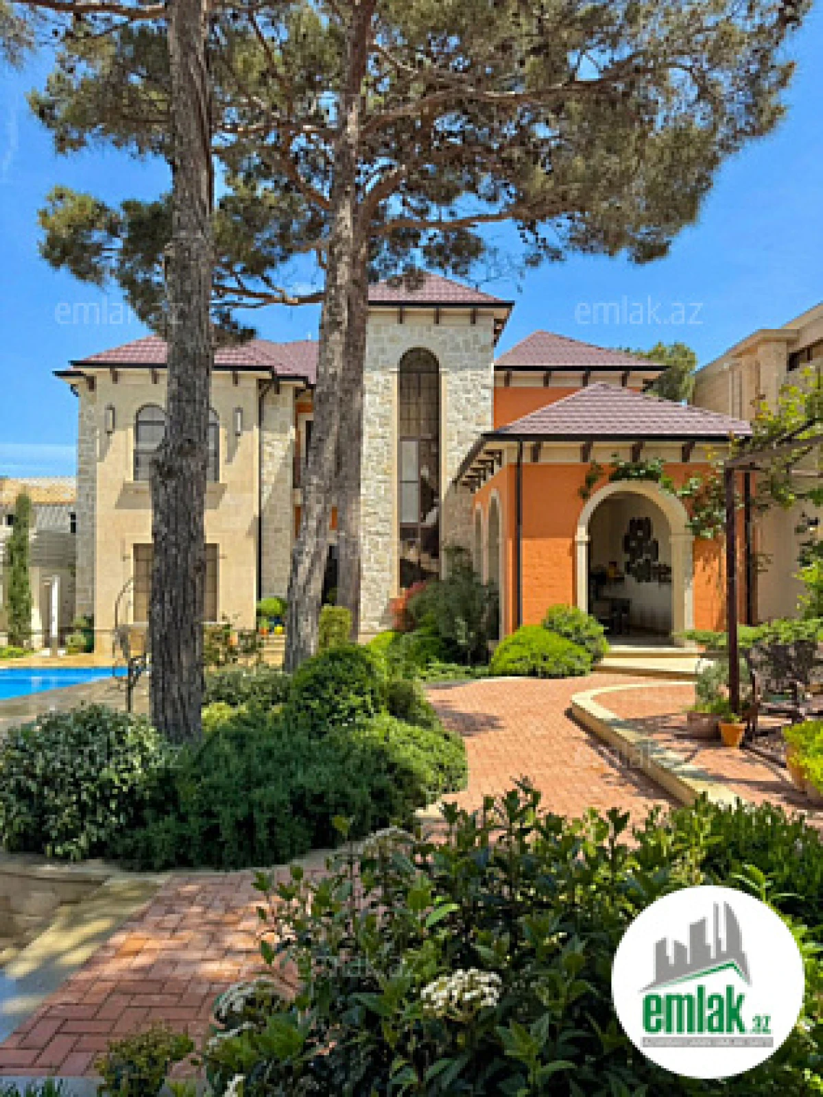 Satılır 5 otaqlı mənzil 420 m²
