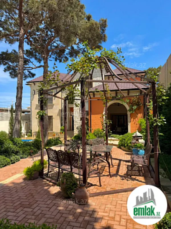 Satılır 5 otaqlı mənzil 420 m²