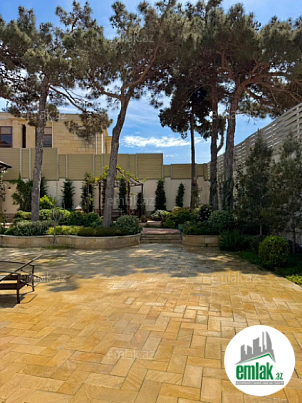 Satılır 5 otaqlı mənzil 420 m²