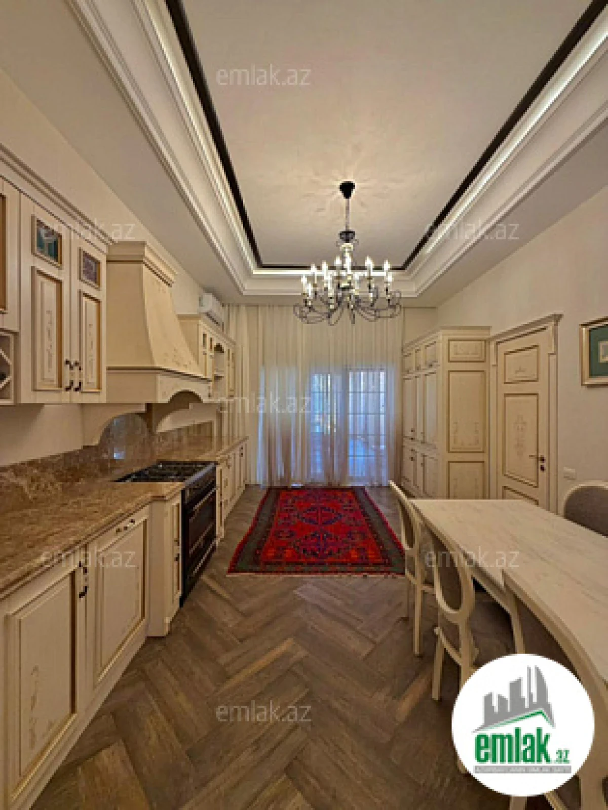 Satılır 5 otaqlı mənzil 420 m²