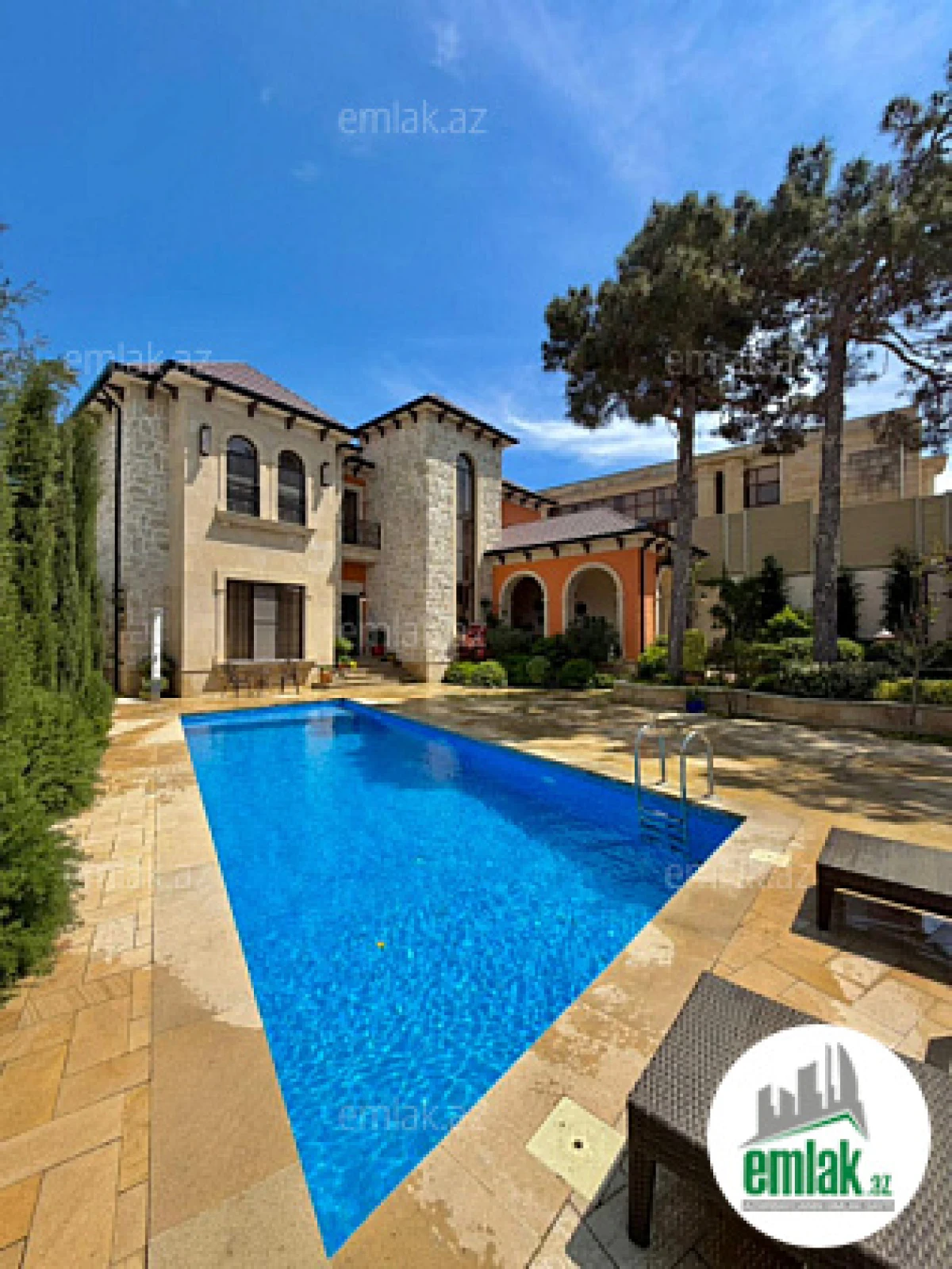 Satılır 5 otaqlı mənzil 420 m²