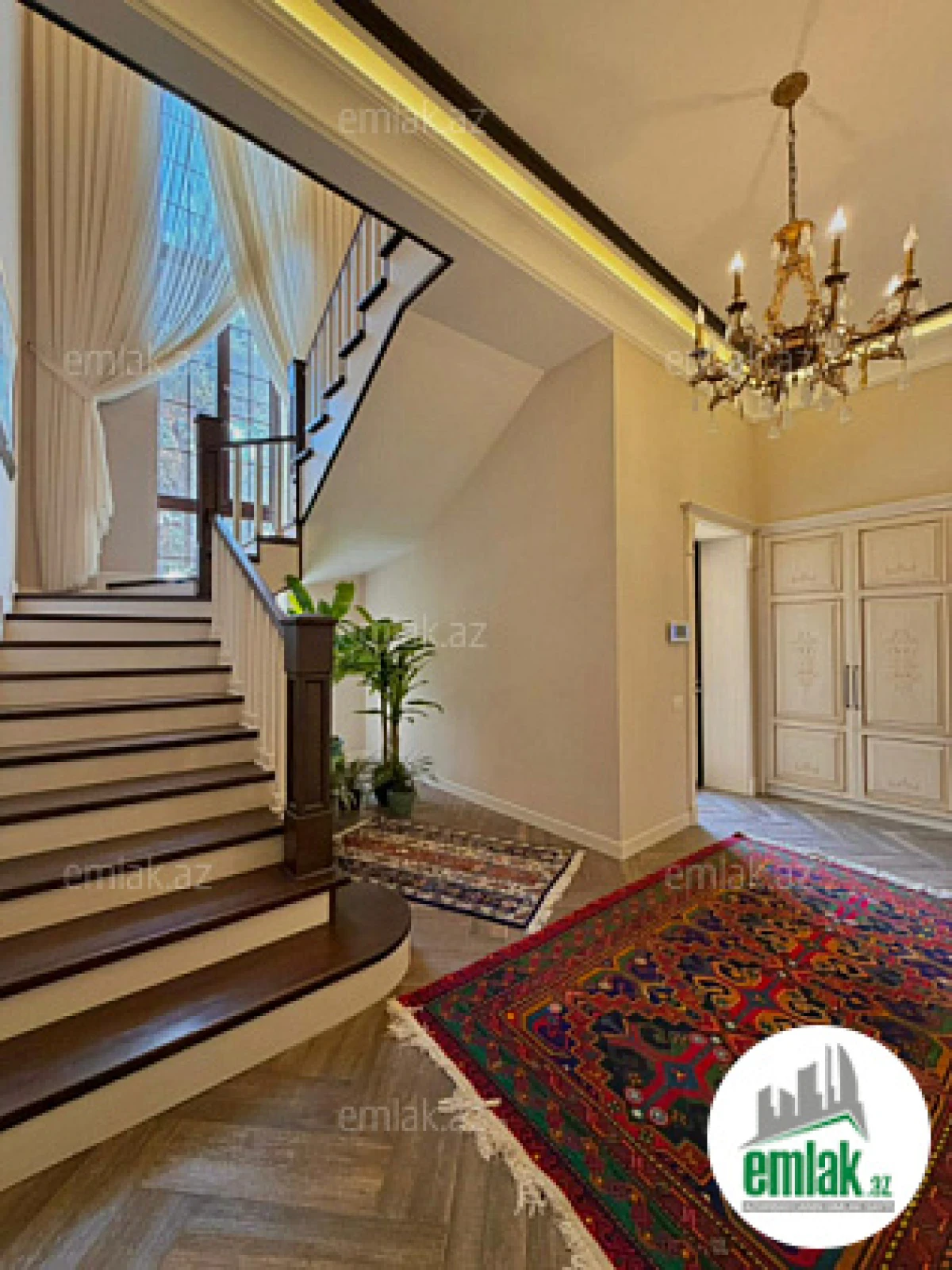 Satılır 5 otaqlı mənzil 420 m²