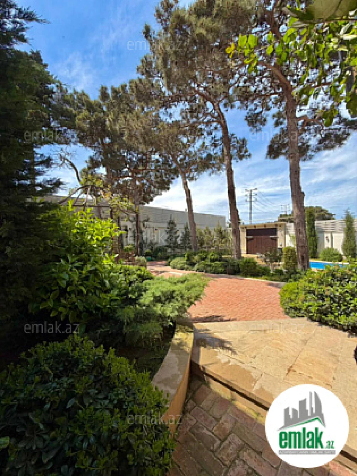 Satılır 5 otaqlı mənzil 420 m²
