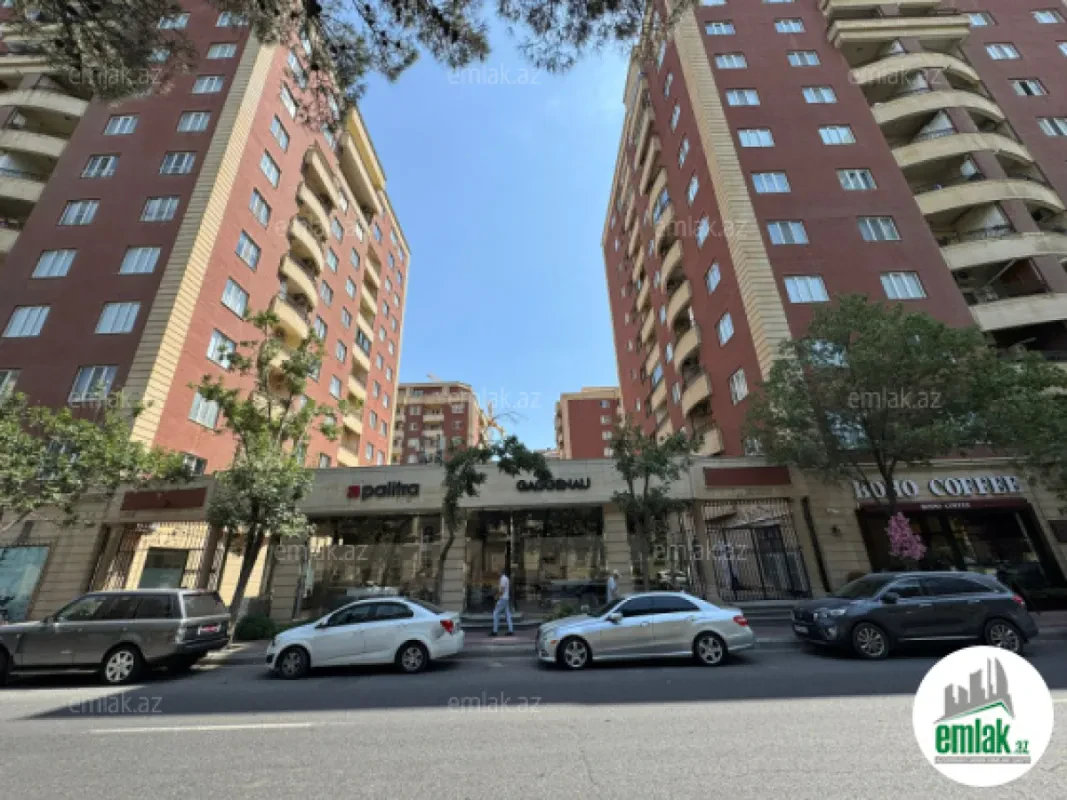 Satılır 4 otaqlı yeni tikili 215 m²