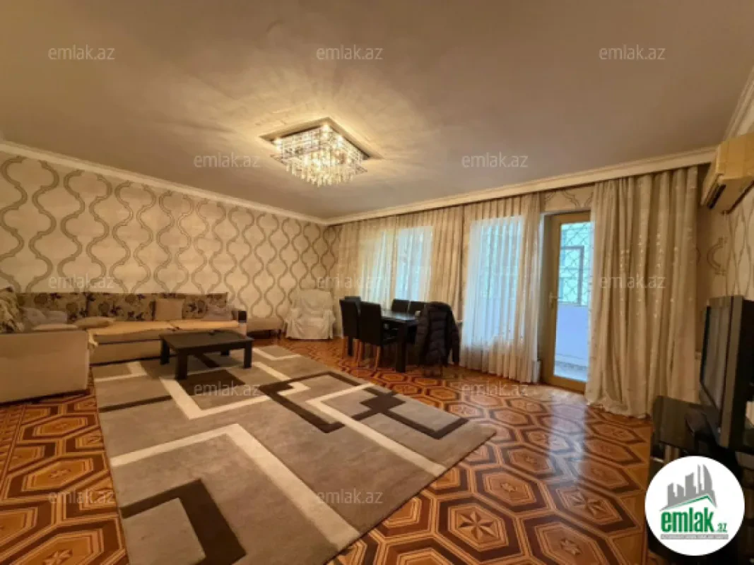 Satılır 4 otaqlı köhnə tikili 110 m²