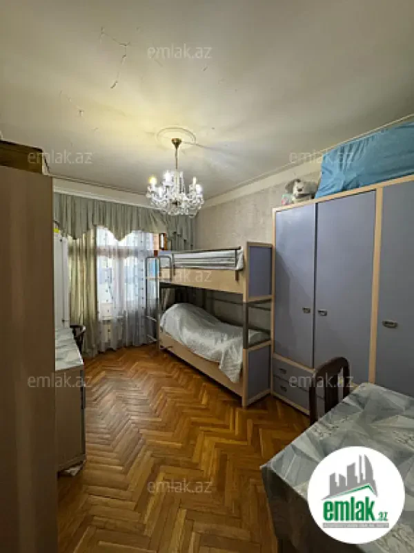 Satılır 5 otaqlı köhnə tikili 120 m²