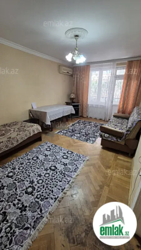 Satılır 1 otaqlı köhnə tikili 30 m²